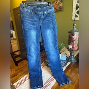 EUC Crown & Ivy Skinny Jeans